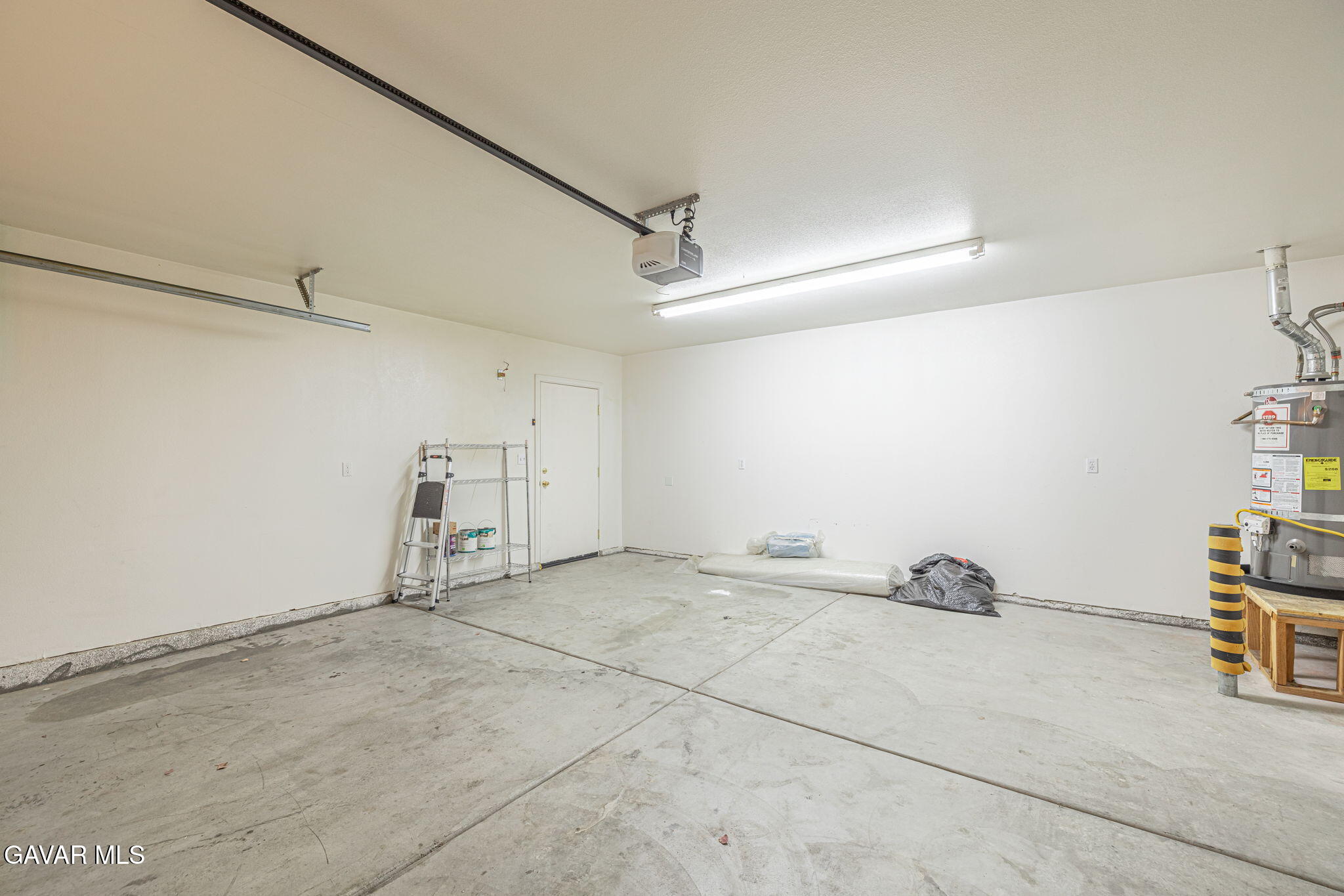 2400 Sunset Ridge Drive Rosamond, CA 93560 - Photo 23 of 34 a view of a garage