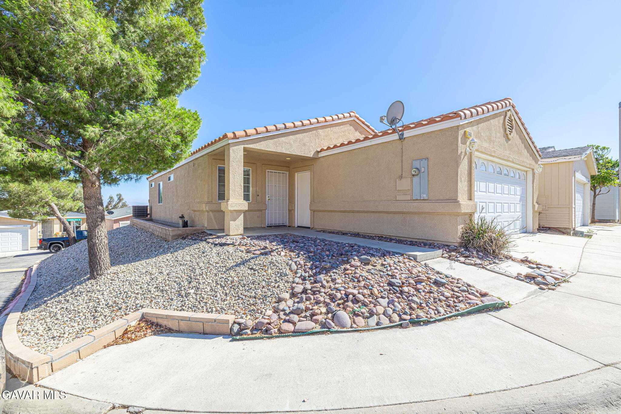 2400 Sunset Ridge Drive Rosamond, CA 93560 - Photo 6 of 34 a view of a house with a patio