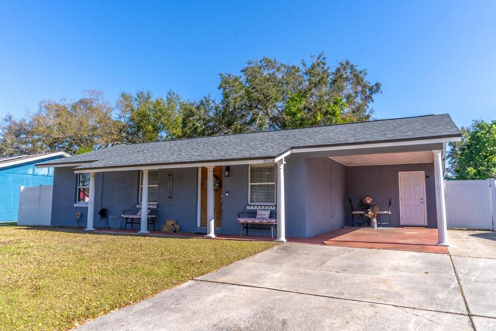 a view of a house with backyard and porch