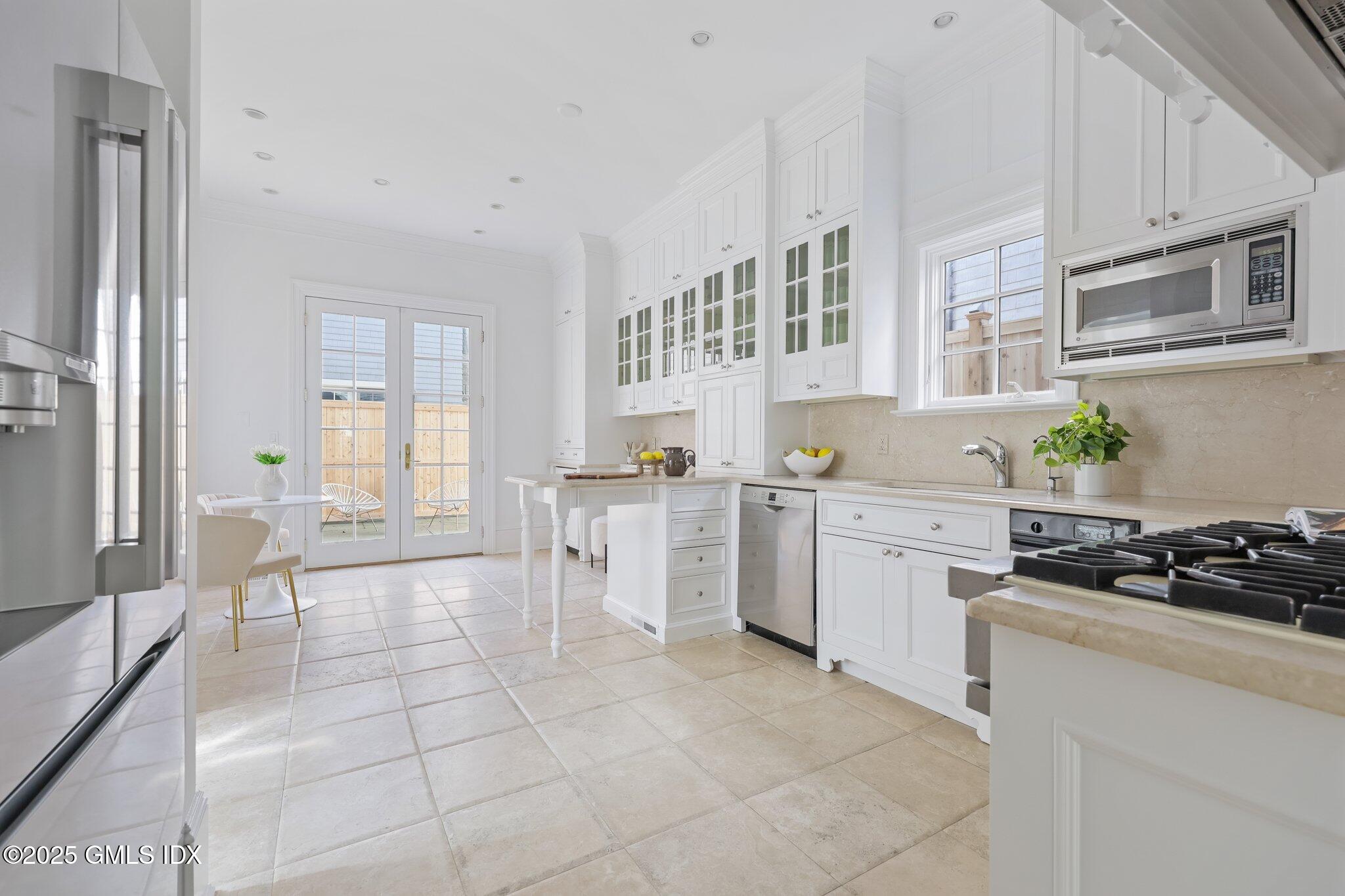 90 East Elm Street, Unit 1 Greenwich, CT 06830 - Photo 13 of 39 13-web-or-mls-90-e-elm-st-unit-1