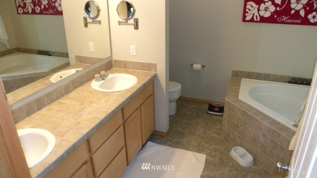 1056 Ilwaco Place Northeast Renton, WA 98059 - Photo 13 of 13 Gallery Image 13