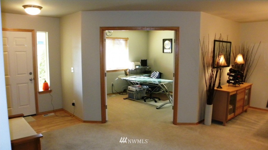 1056 Ilwaco Place Northeast Renton, WA 98059 - Photo 5 of 13 Gallery Image 5