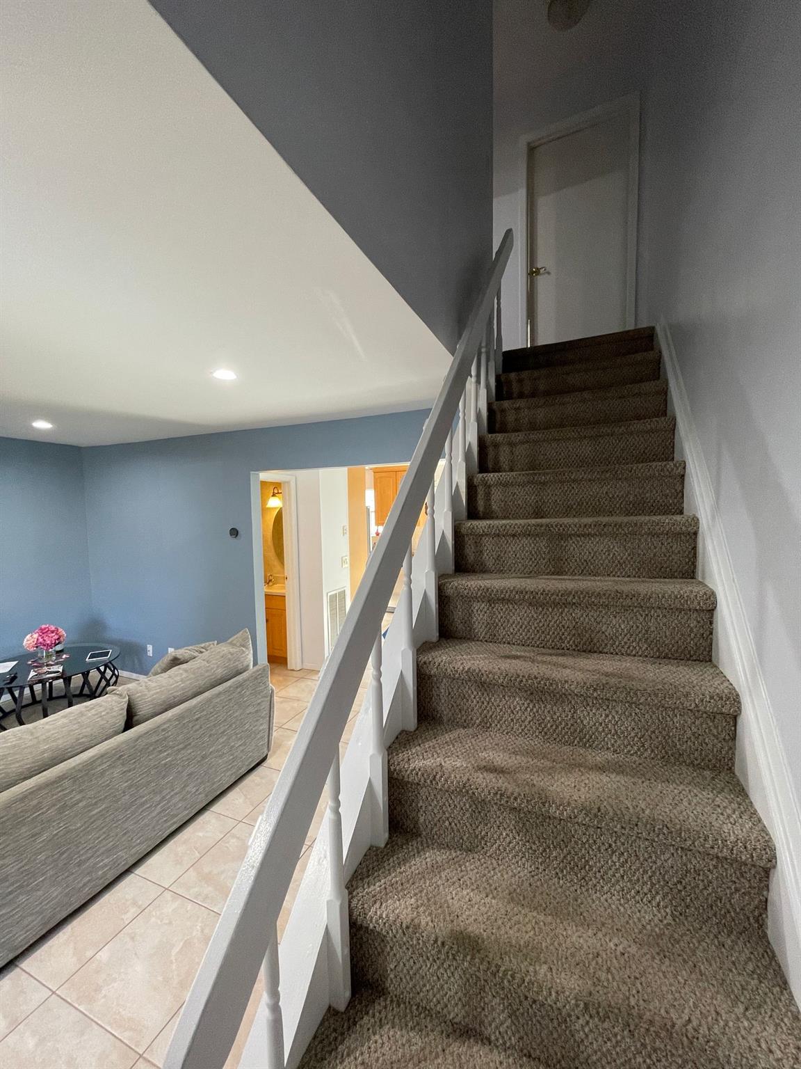 12 Paine Commons Yaphank, NY 11980 - Photo 5 of 11 Stairway