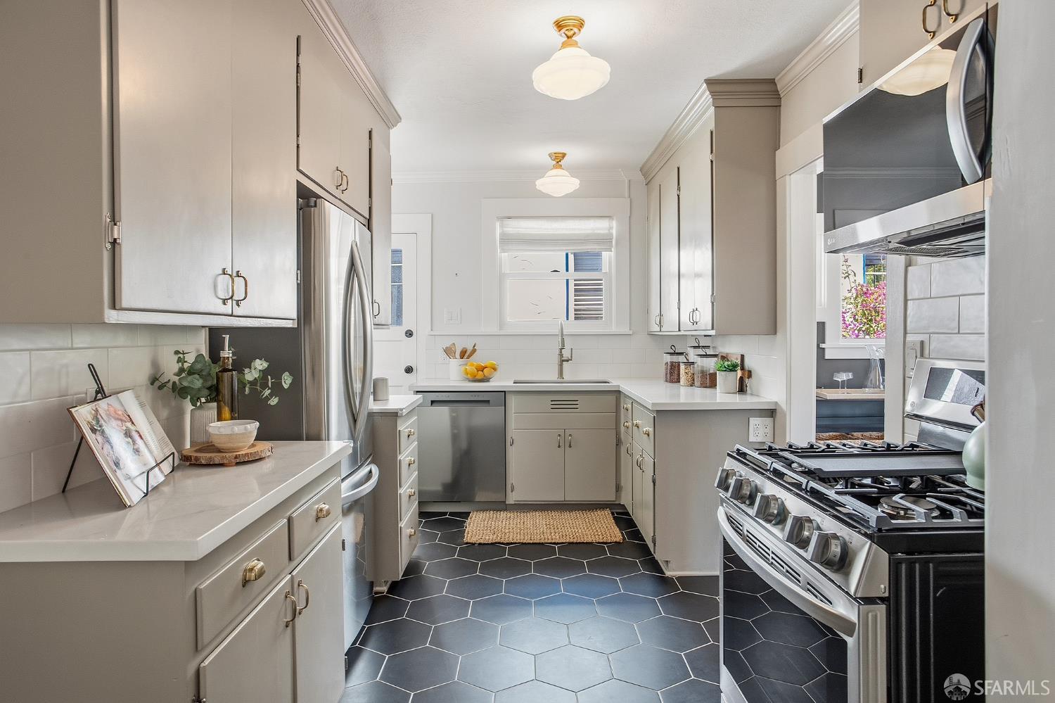 6565 Chabot Road Oakland, CA 94618 - Photo 14 of 46