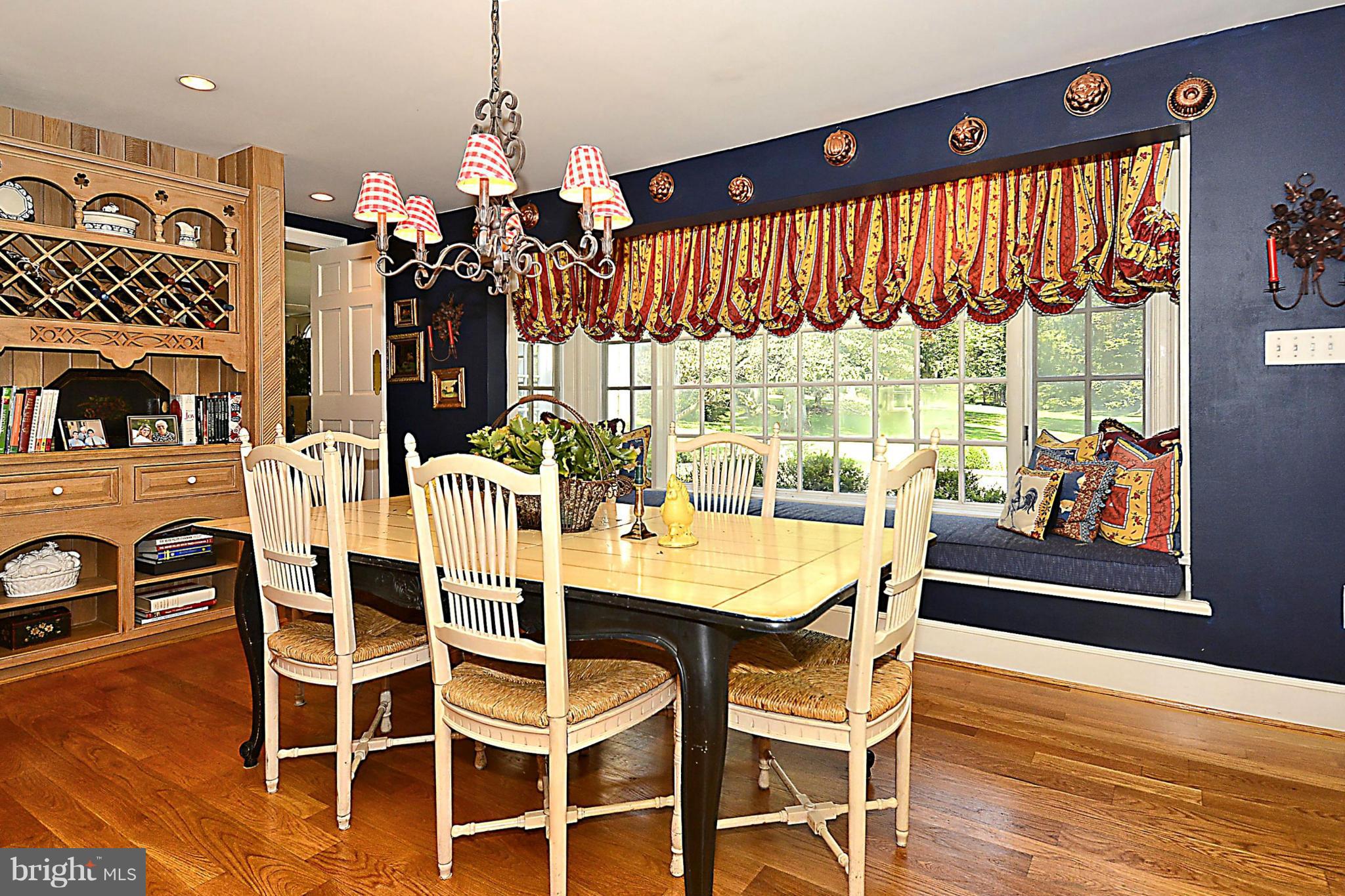 8741 Persimmon Tree Road Potomac, MD 20854 - Photo 13 of 30 Breakfast area w/ window seat