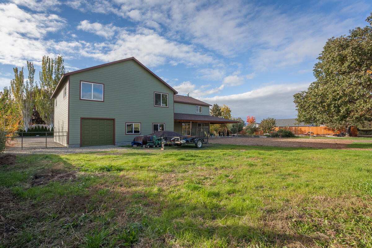 646 Raven Road Central Point, OR 97502 - Photo 11 of 74 a house view with a outdoor space