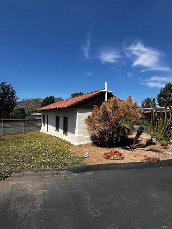 $675,000 | 4650 Dulin Road, Unit SPC 1, Fallbrook, CA 92003