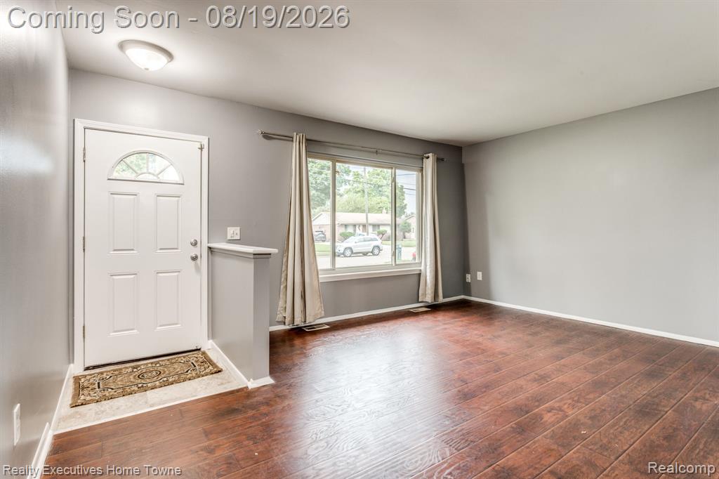 2448 Oakcrest Road Sterling Heights, MI 48310 - Photo 2 of 31 Gallery Image 2