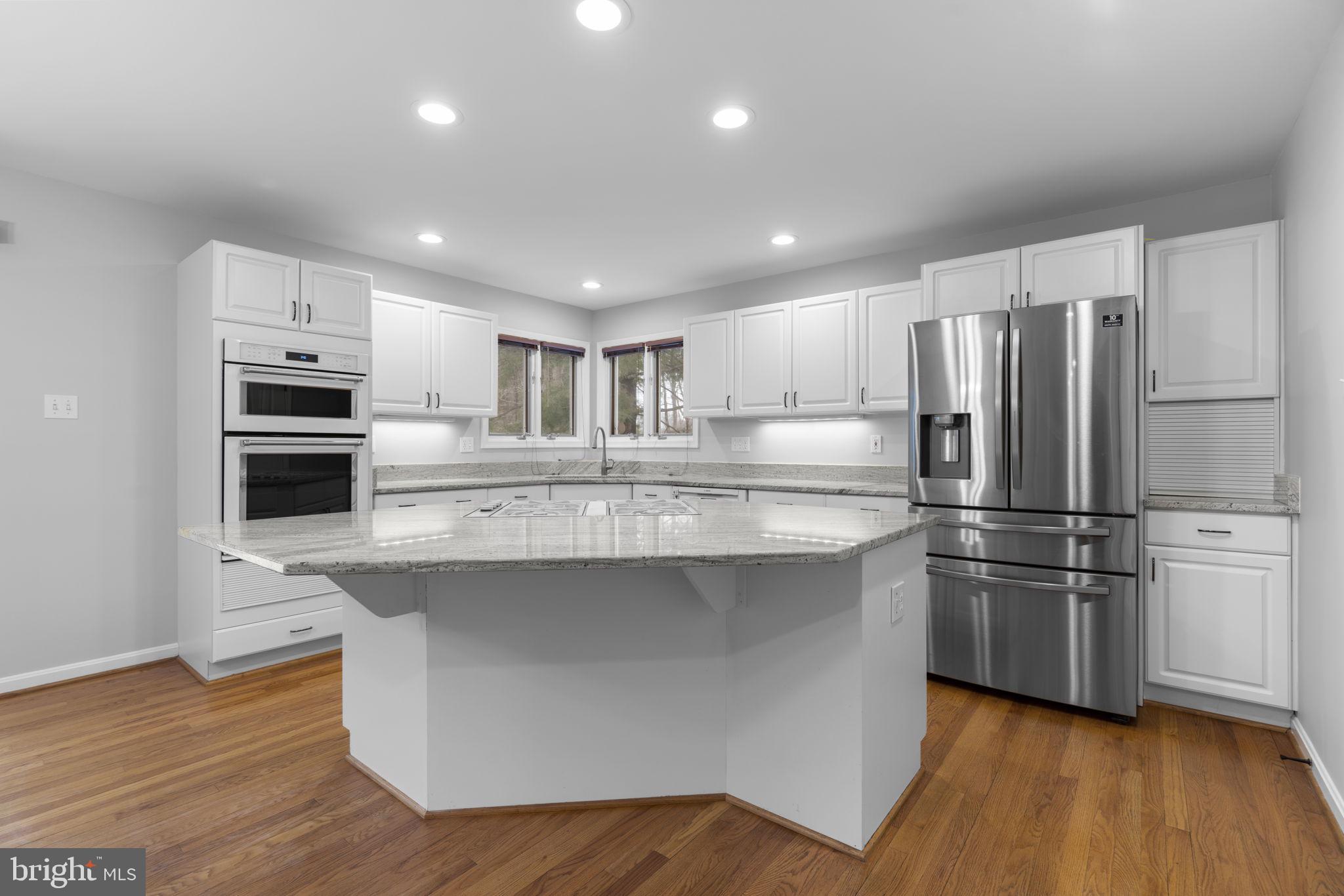 10684 Quarterstaff Road Columbia, MD 21044 - Photo 17 of 84 Kitchen with stainless steel appliances