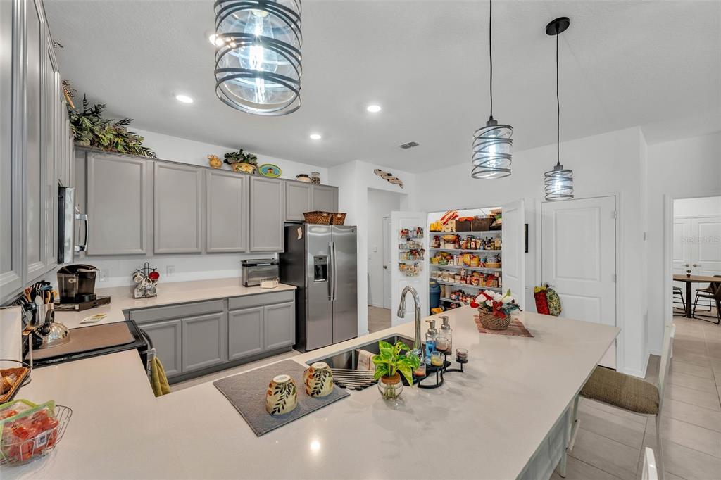 280 Pershing Street Bartow, FL 33830 - Photo 12 of 41 a room with gym equipment and kitchen view