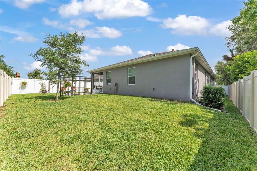 280 Pershing Street Bartow, FL 33830 - Photo 39 of 41 a view of a backyard with a garden