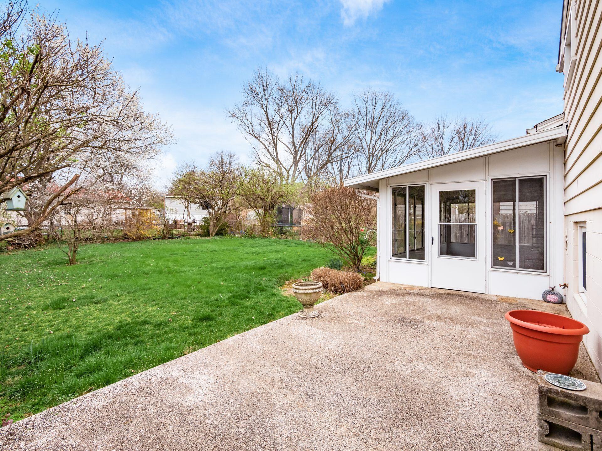 1591 Fall Brook Road Columbus, OH 43223 - Photo 28 of 32 Patio