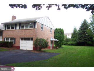 28 Vista Road Wyomissing, PA 19610 - Photo 2 of 6 Gallery Image 2