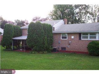 28 Vista Road Wyomissing, PA 19610 - Photo 3 of 6 Gallery Image 3