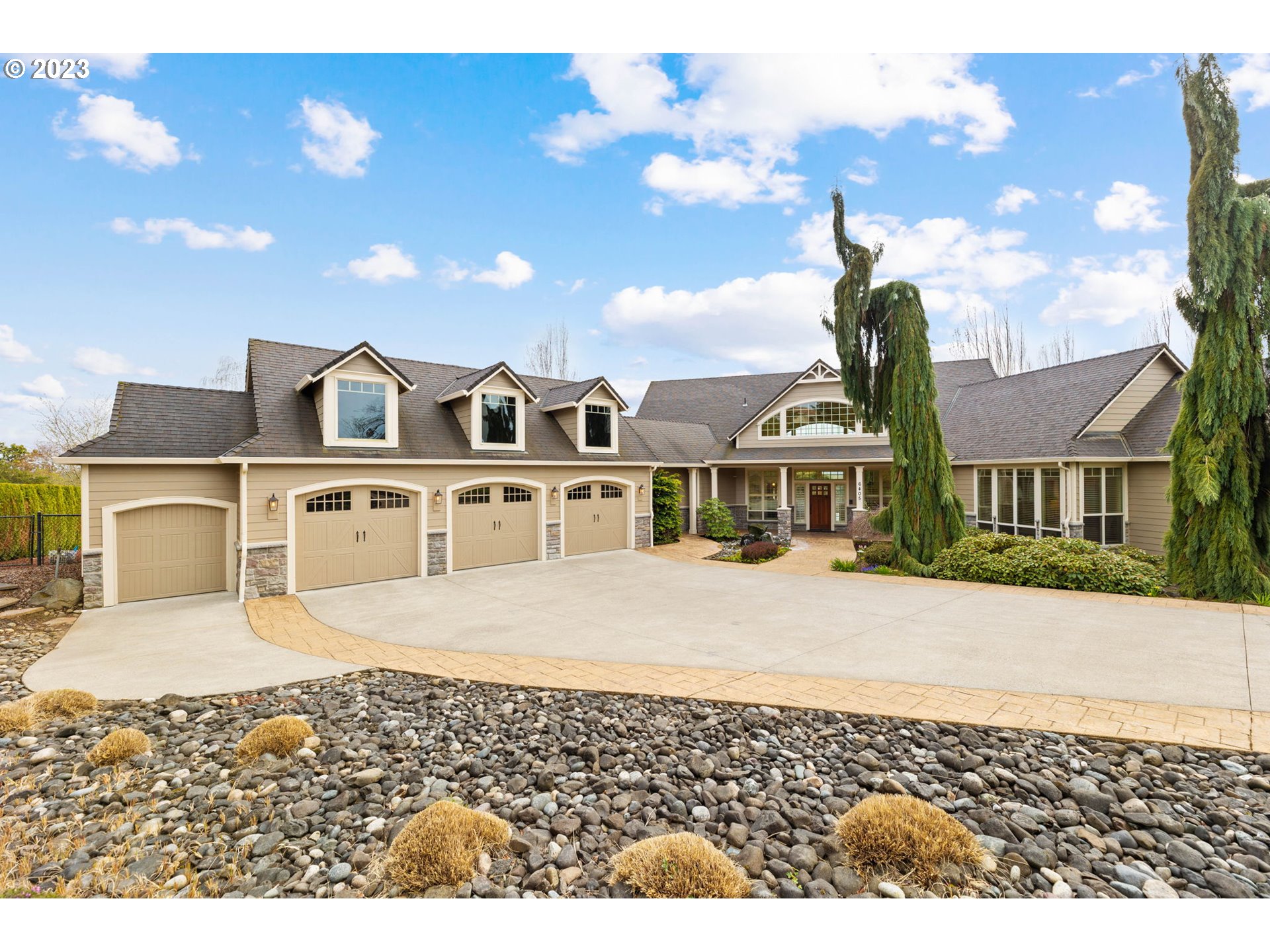 6405 Northwest 202nd Circle Ridgefield, WA 98642 - Photo 7 of 45 a front view of a house with a garden