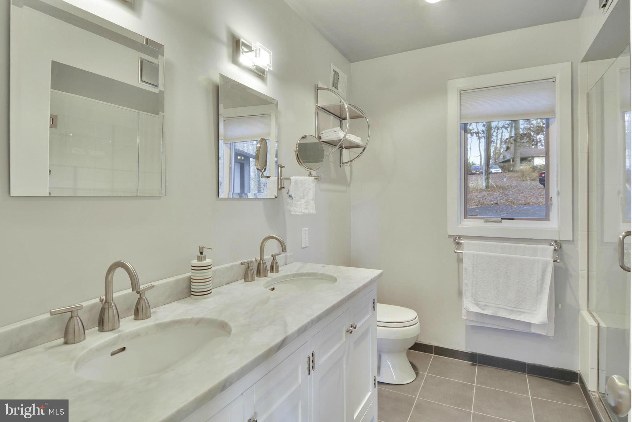 11256 Oakton Road Oakton, VA 22124 - Photo 15 of 29 a bathroom with a toilet sink and mirror