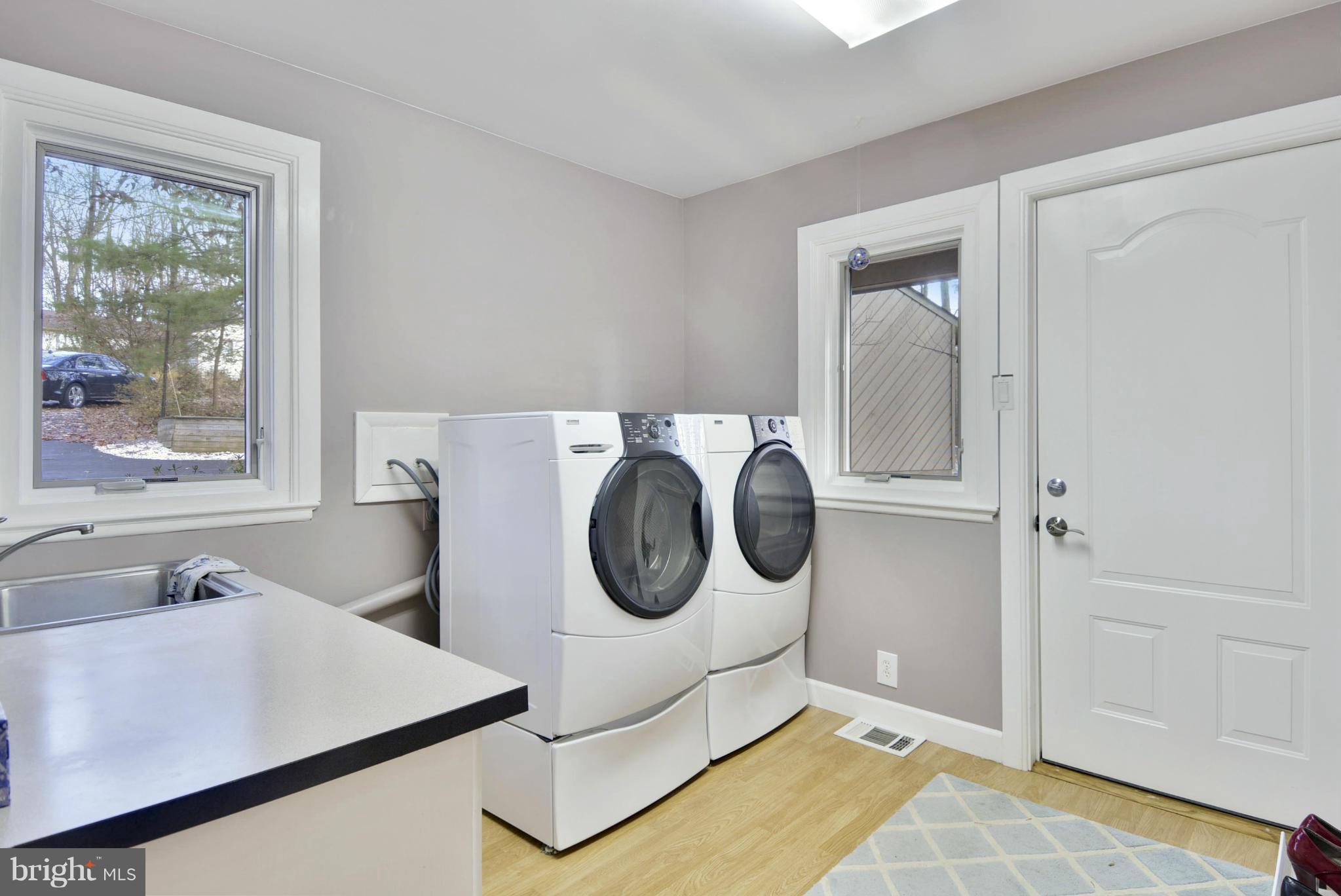 11256 Oakton Road Oakton, VA 22124 - Photo 20 of 29 a utility room with dryer and washer