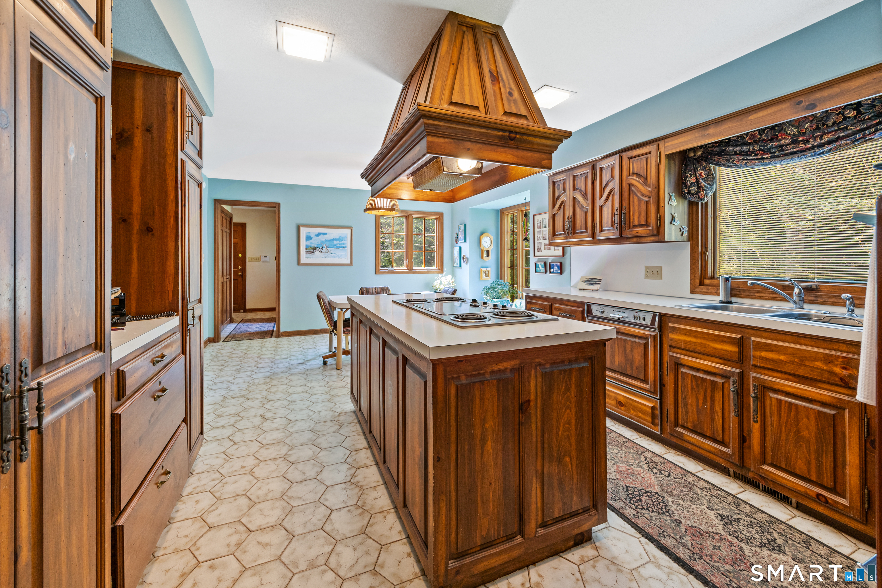 791 Wallingford Road Cheshire, CT 06410 - Photo 7 of 40