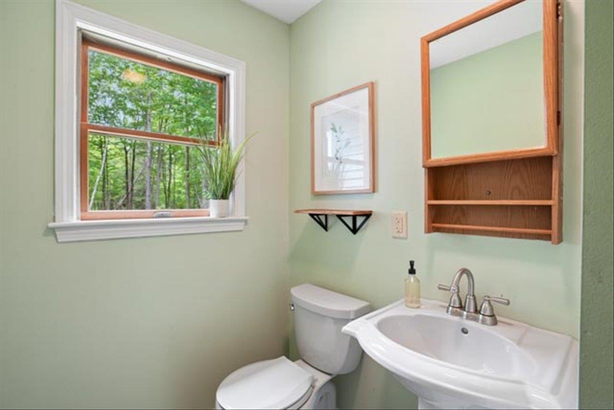 140 North Road Deerfield, NH 03037 - Photo 33 of 52