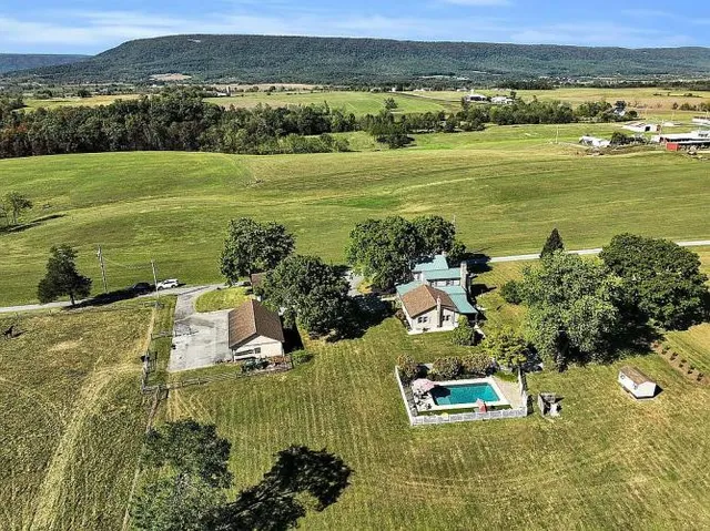 $995,000 | 20 Pasture Lane, Newville, PA 17241