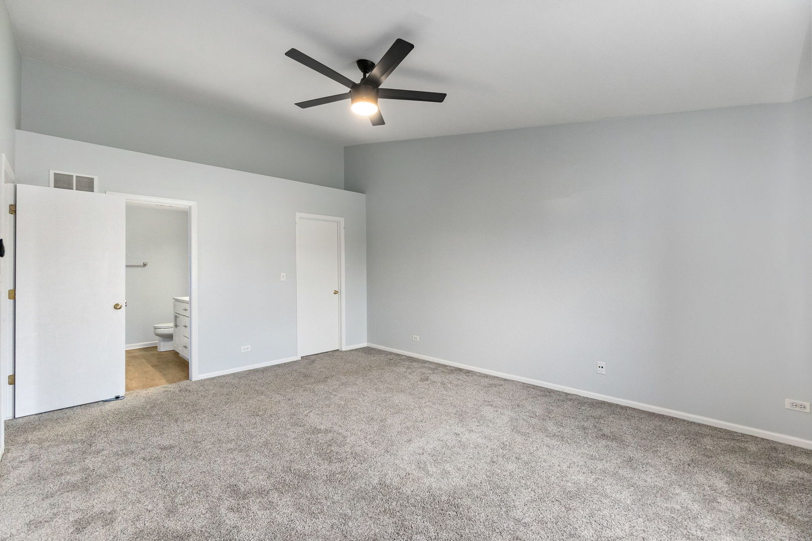 199 North Oakhurst Drive, Unit 199 Aurora, IL 60504 - Photo 23 of 25 a view of an empty room