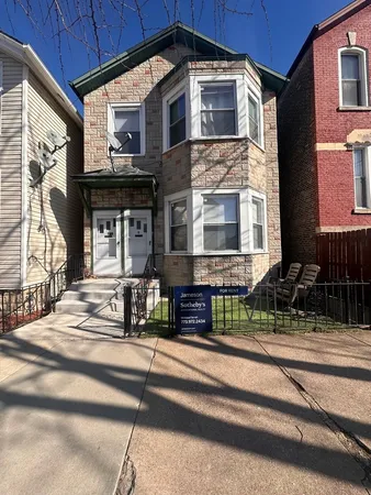 $1,950 | 1817 South Peoria Street, Unit 2, Chicago, IL 60608