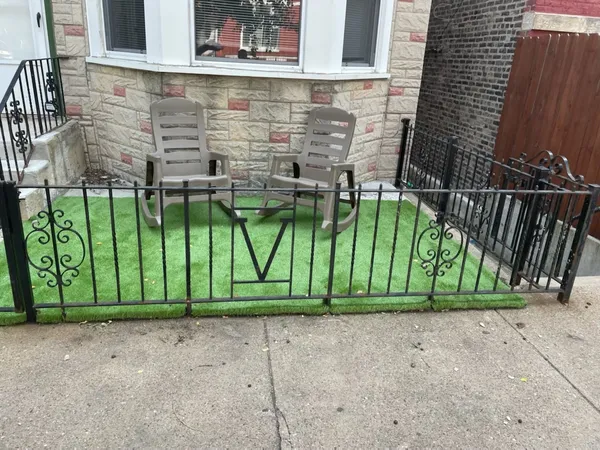 $1,950 | 1817 South Peoria Street, Unit 2, Chicago, IL 60608