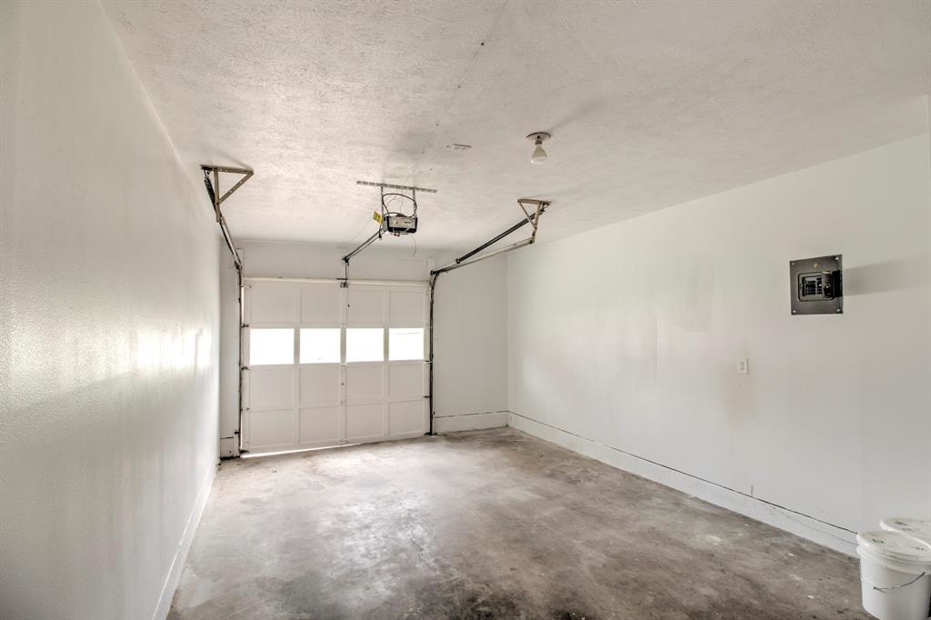 327 West McKinney Street Pilot Point, TX 76258 - Photo 14 of 29