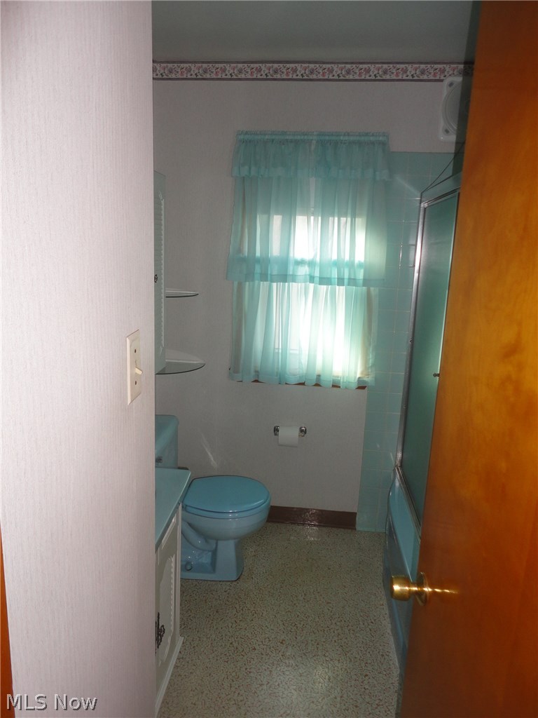 2010 Lorimer Road Cleveland, OH 44134 - Photo 9 of 30