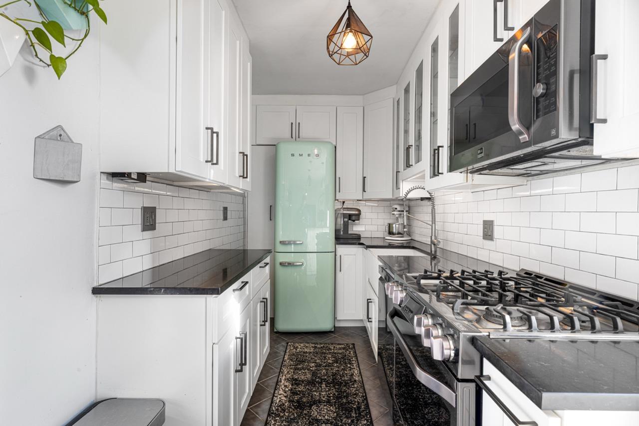 51-34 30th Avenue, Unit E6J Queens, NY 11377 - Photo 4 of 17 Kitchen