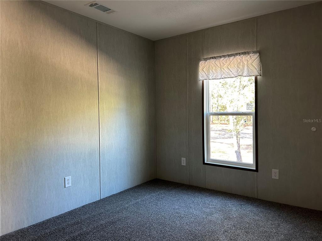 13751 Northeast 5 Street Williston, FL 32696 - Photo 17 of 17 an empty room with a window