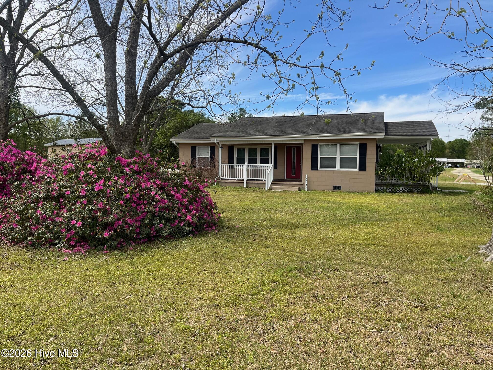 300 Five Mile Road Richlands, NC 28574 - Photo 1 of 1 front of home