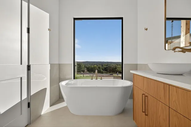 $1,495,000 | 400 Emerald Way, Horseshoe Bay, TX 78657