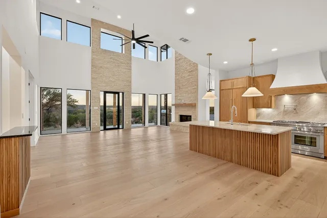 $1,495,000 | 400 Emerald Way, Horseshoe Bay, TX 78657