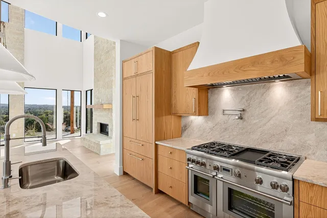 $1,495,000 | 400 Emerald Way, Horseshoe Bay, TX 78657