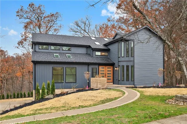 $989,500 | 10492 Olde Villa Drive, Gibsonia, PA 15044