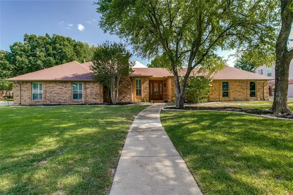$550,000 | 2 Rolling Hills Circle, Denton, TX 76205