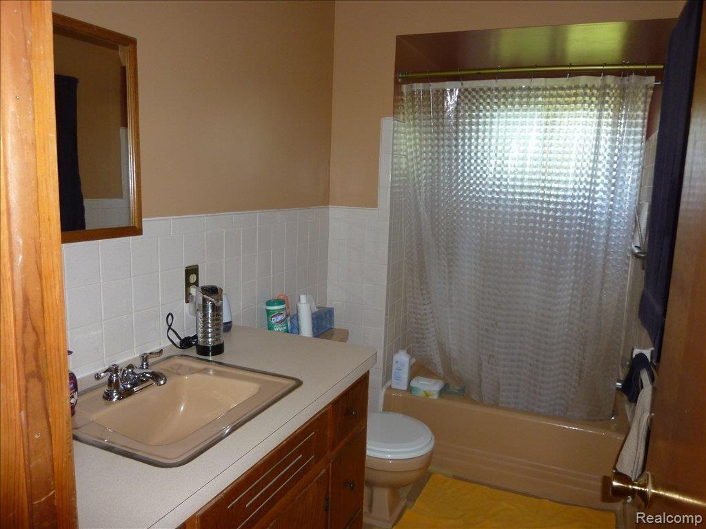 1308 Welch Road Walled Lake, MI 48390 - Photo 6 of 6 P1000369