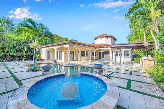 $2,780,000 | 13400 Southwest 83rd Avenue, Pinecrest, FL 33156