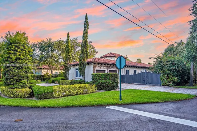 $2,780,000 | 13400 Southwest 83rd Avenue, Pinecrest, FL 33156