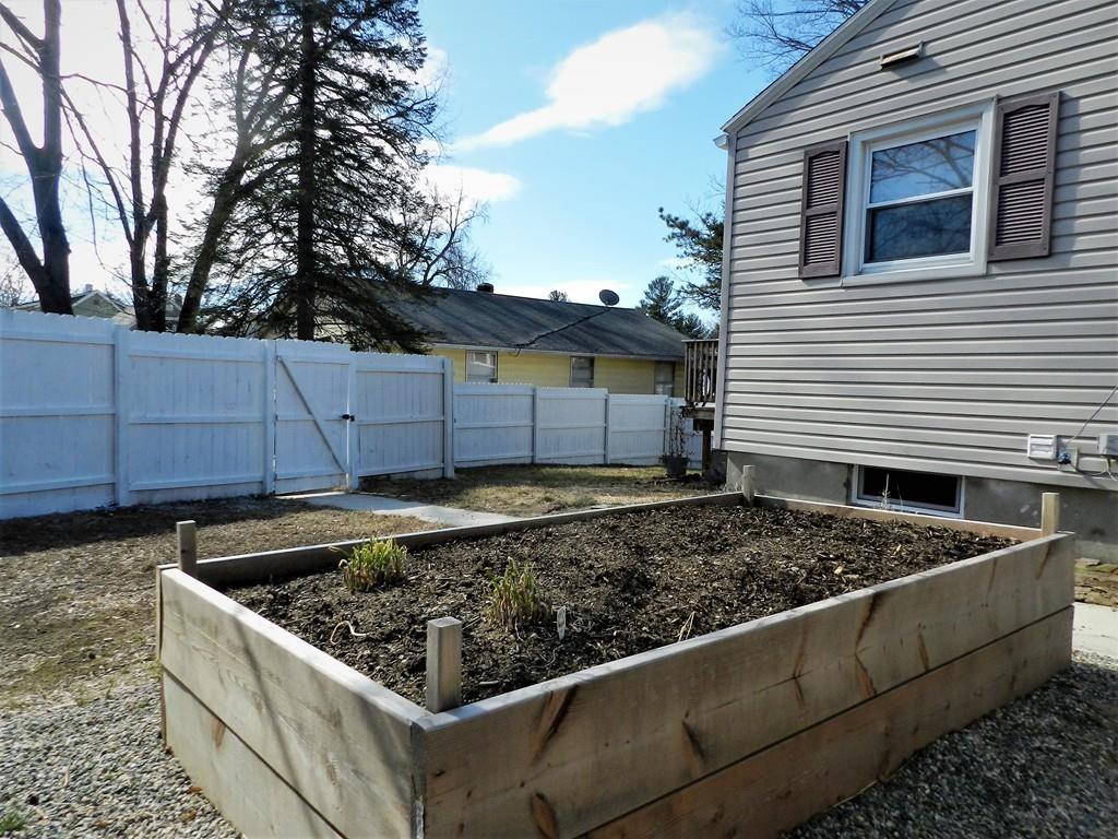 875 Wilbraham Road Springfield, MA 01109 - Photo 22 of 34