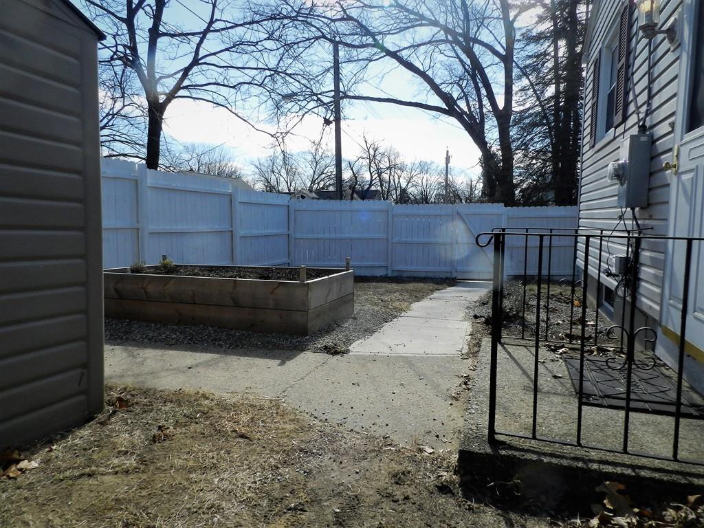 875 Wilbraham Road Springfield, MA 01109 - Photo 23 of 34