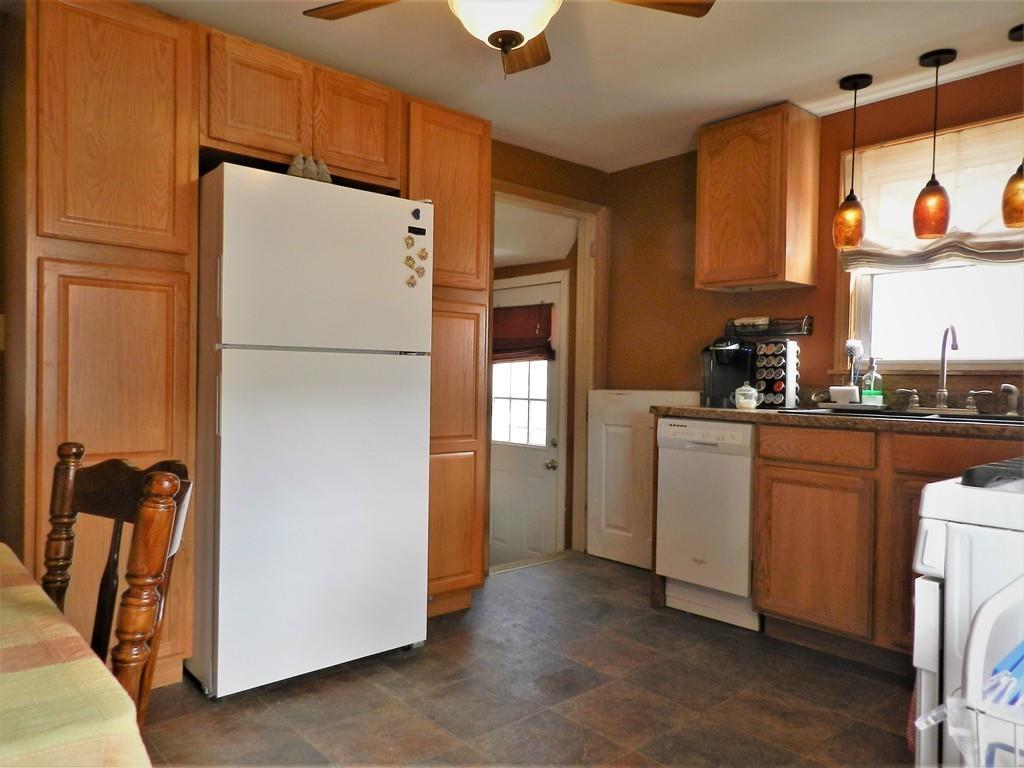 875 Wilbraham Road Springfield, MA 01109 - Photo 3 of 34