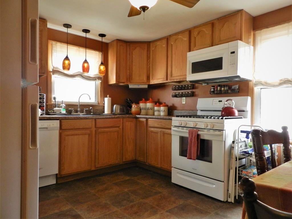 875 Wilbraham Road Springfield, MA 01109 - Photo 4 of 34