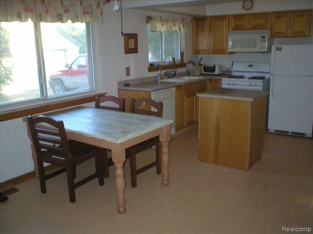 14385 Elwell Road Belleville, MI 48111 - Photo 7 of 10 Elwell kitchen