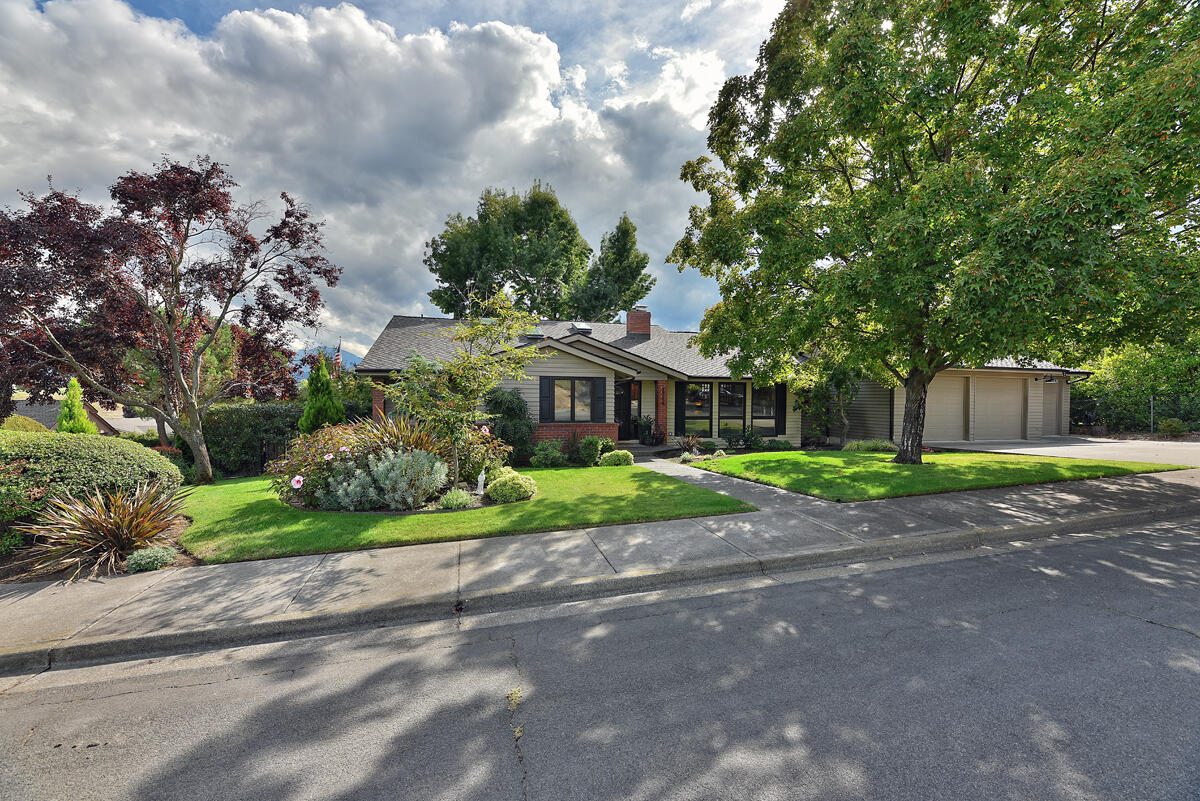 2798 Yvonne Road Medford, OR 97504 - Photo 42 of 47 38