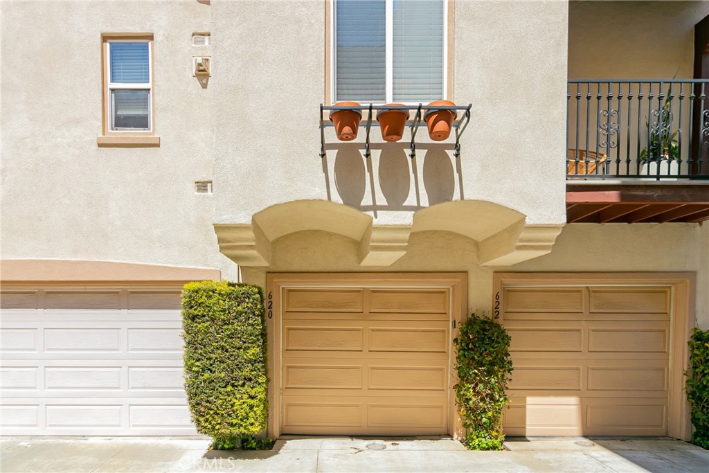 620 East Walnut Street Pasadena, CA 91101 - Photo 15 of 15 a bathroom with a sink and a window
