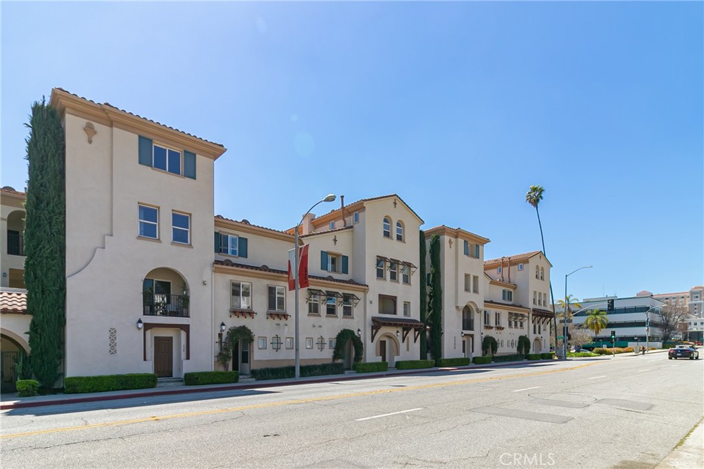 620 East Walnut Street Pasadena, CA 91101 - Photo 2 of 15 a front view of a building with a street