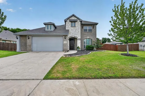 $399,000 | 1908 Sunflower Drive, Glenn Heights, TX 75154