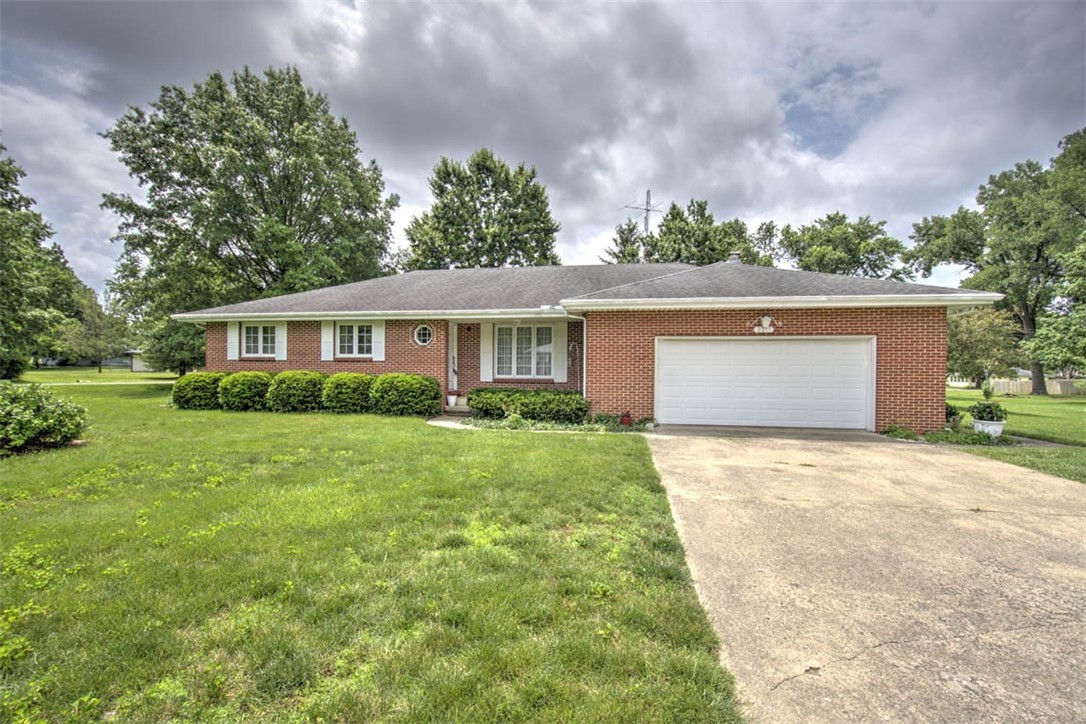 2311 Sands Drive Decatur, IL 62526 - Photo 1 of 33